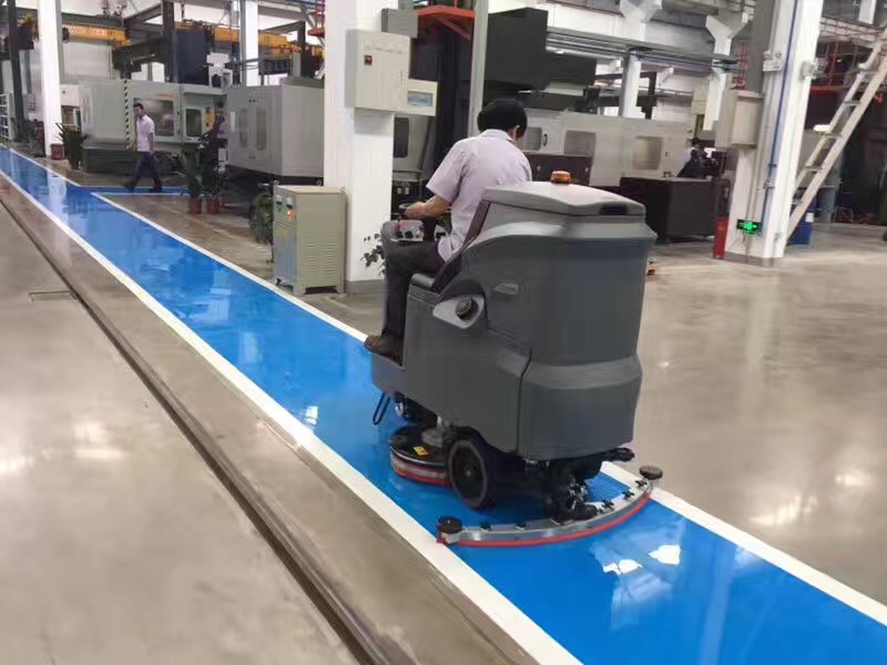 大型駕駛式洗地機如何操作？