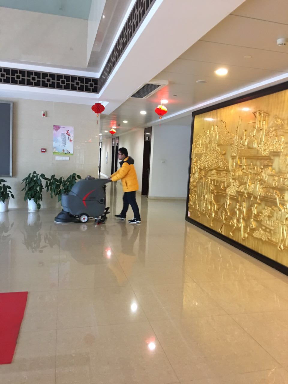 酒店可以使用電動洗地機嗎？