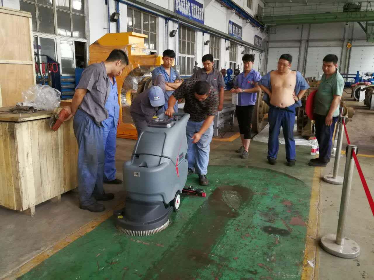大型拖地機在清潔行業的運用