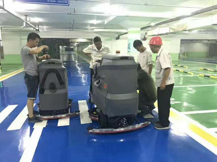 日常使用駕駛式洗地機如何保養？要注意些什么